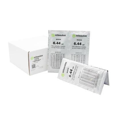 Milwaukee M10038B 6.44 ppt TDS calibration solution sachet front with packaging in the background, 25 individual sachets of 20 ml each, calibration solution for TDS measuring devices, practical portion sachets